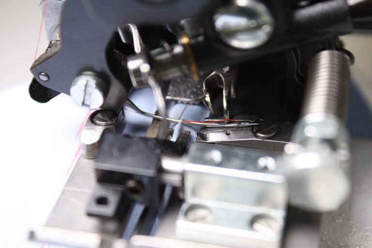 Aiguille Groz-Beckert pour point invisible sur la machine