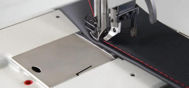 Piqûre sur cuir avec une machine à coudre industrielle PFAFF