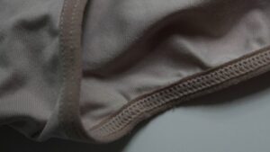 Couture sur maille fine avec une aiguille Groz-Beckert SAN 10 XS